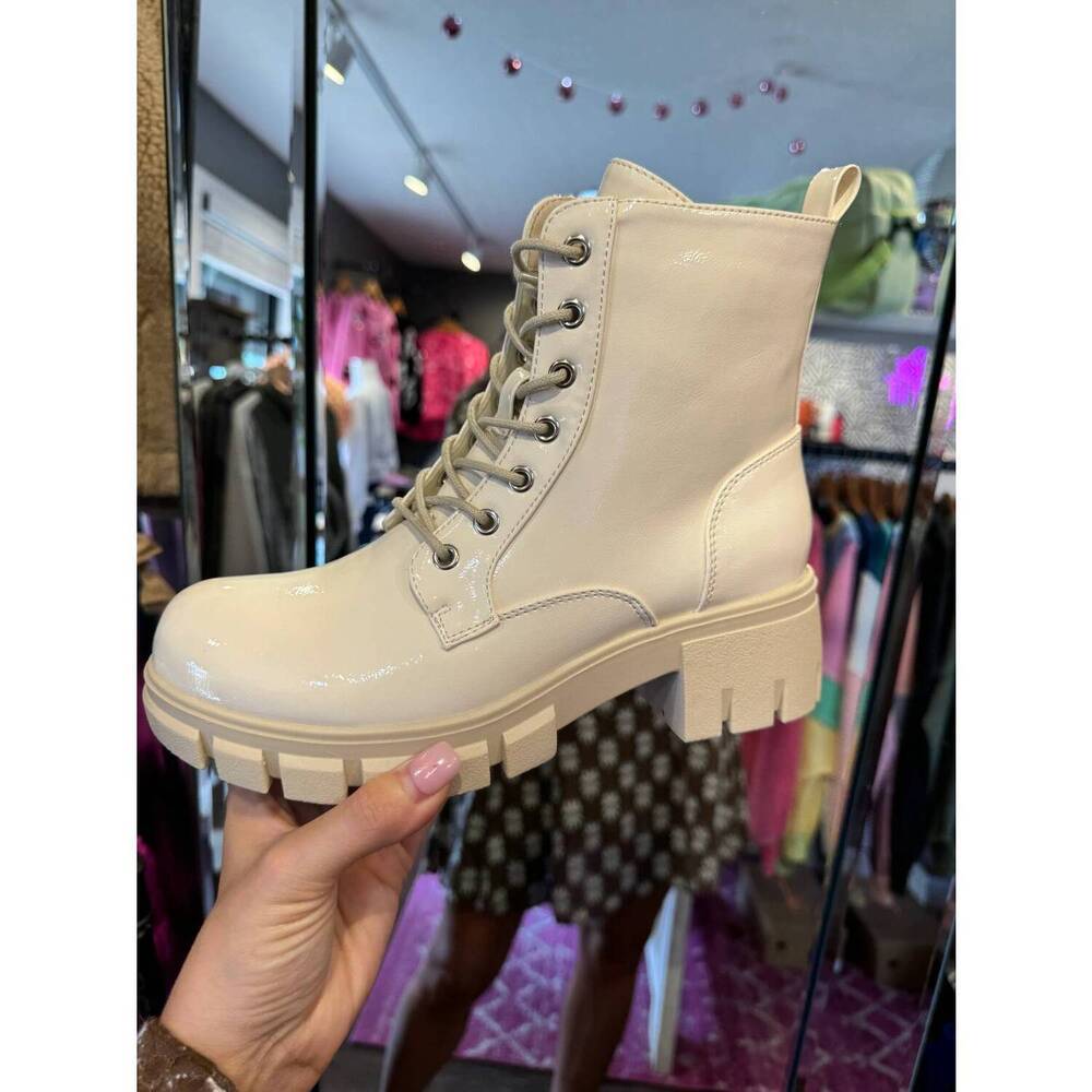NEW CORKYS FOOTWEAR women's cray patent leather boots in ivory